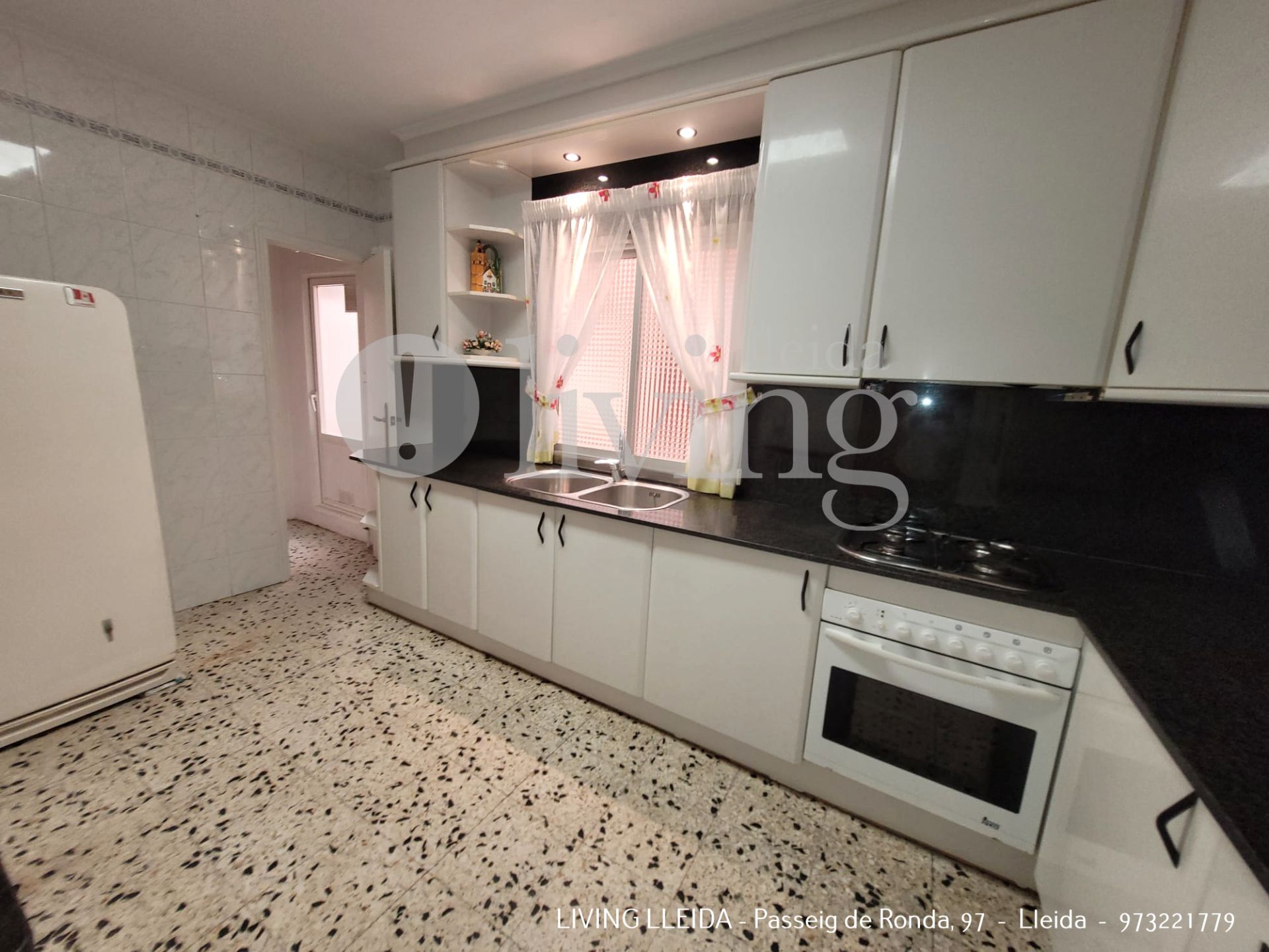 Kitchen of Flat for sale in  Lleida Capital  with Heating, Terrace and Storage room