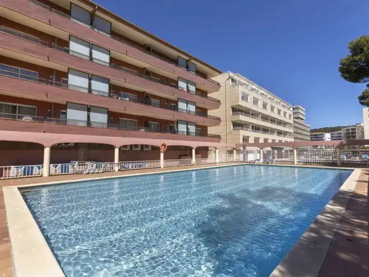 Piscina de Apartamento de alquiler en L'Estartit con Aire acondicionado, Calefacción y Terraza