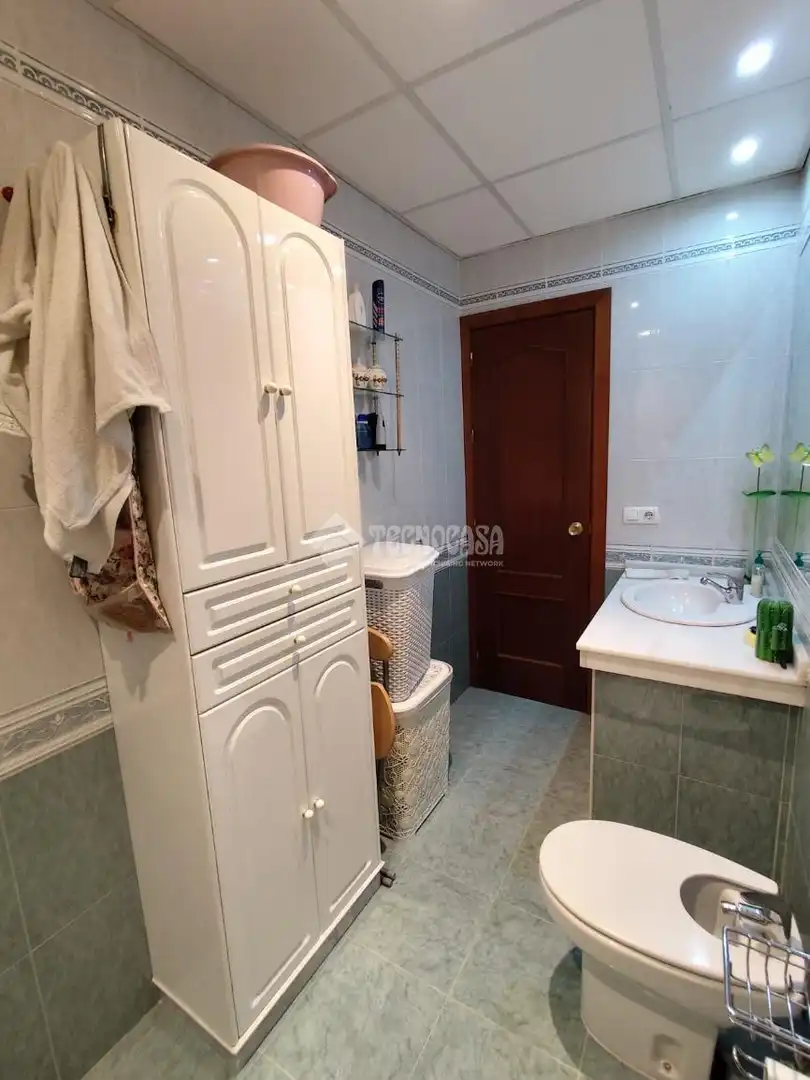 Bathroom of Flat for sale in Córdoba  with Air Conditioner