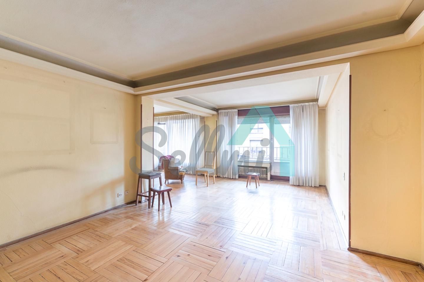 Sala de estar de Piso en venta en Oviedo  con Calefacción, Parquet y Terraza