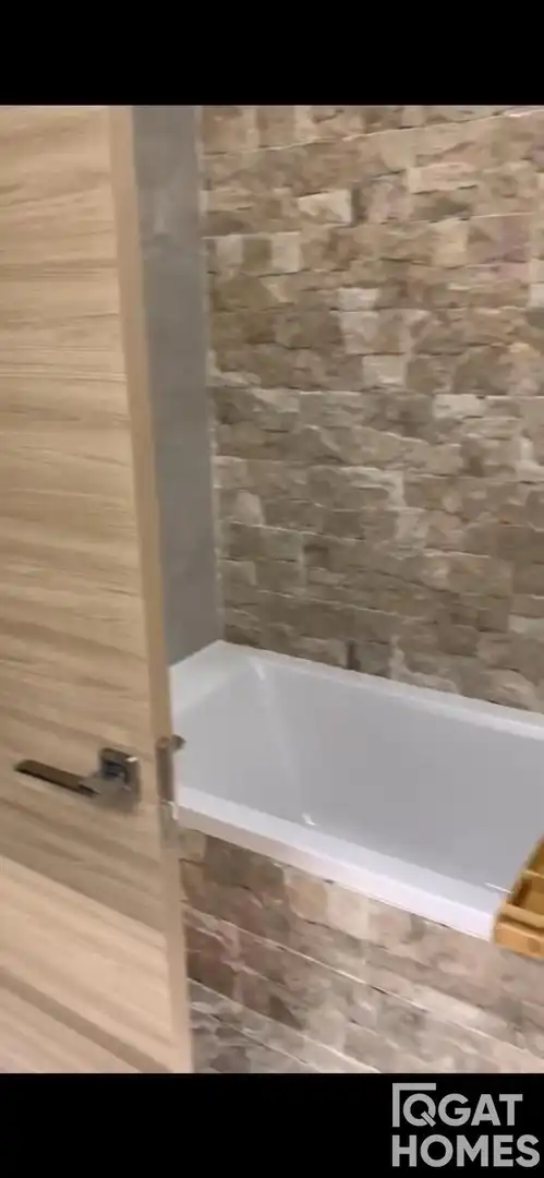 Badezimmer von Dachboden zur Miete in Gavà mit Klimaanlage, Schwimmbad und Gemeinschaftspool