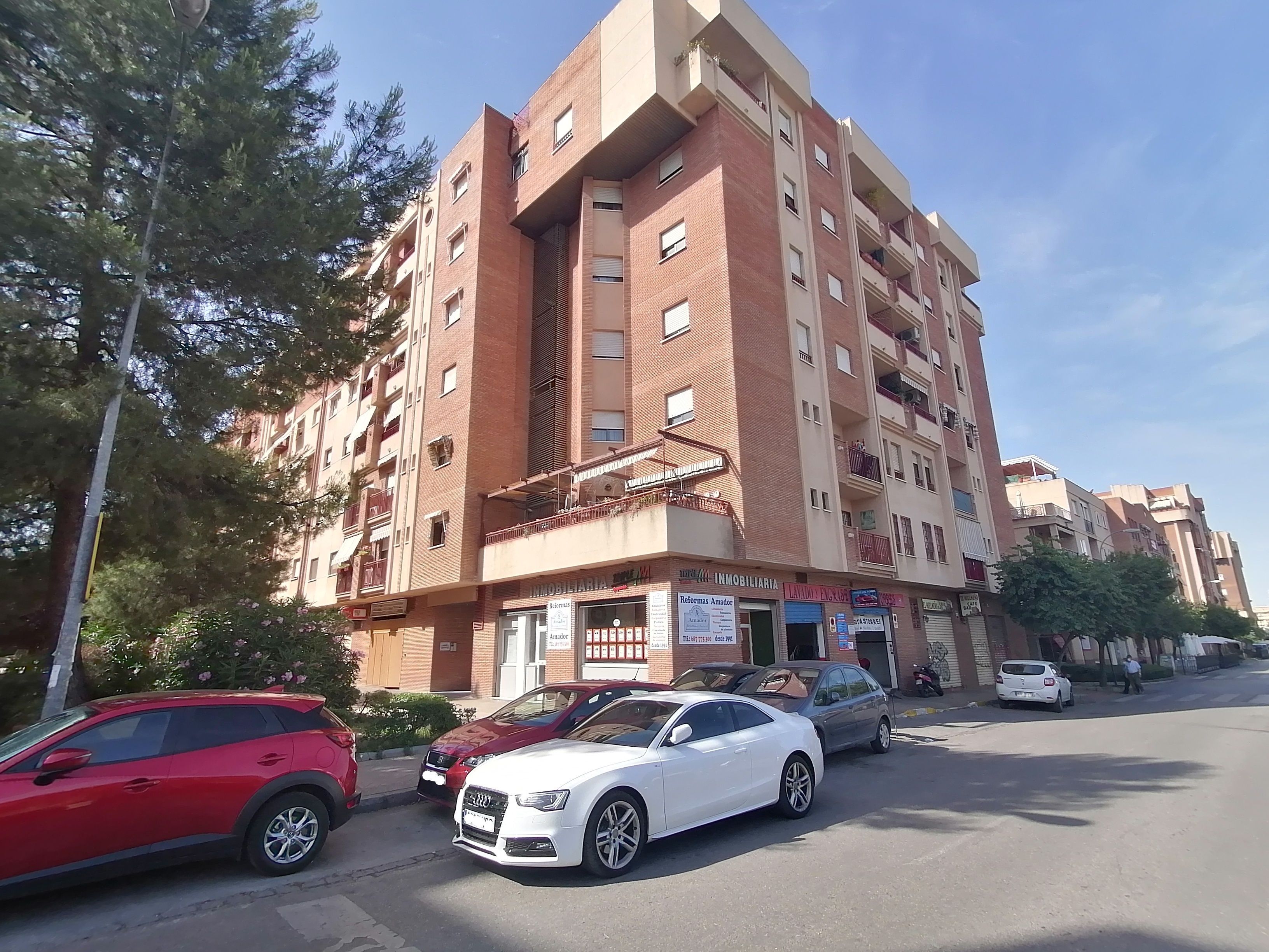 Vista exterior de Piso de alquiler en  Granada Capital con Aire acondicionado, Calefacción y Amueblado