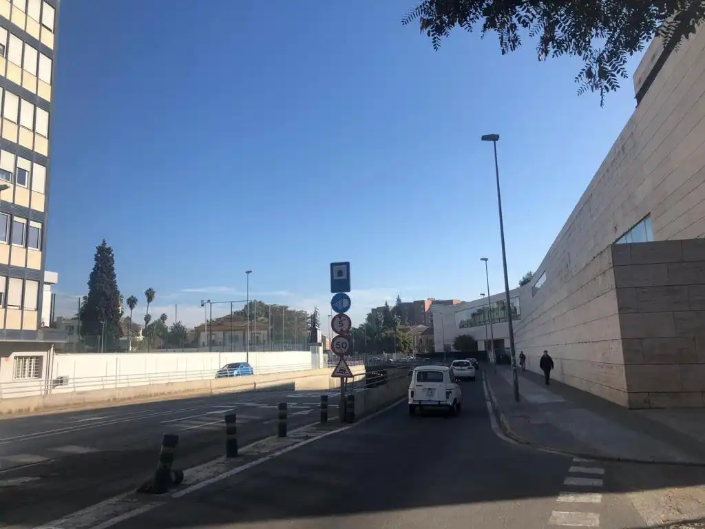 Vista exterior de Local en venta en Sevilla