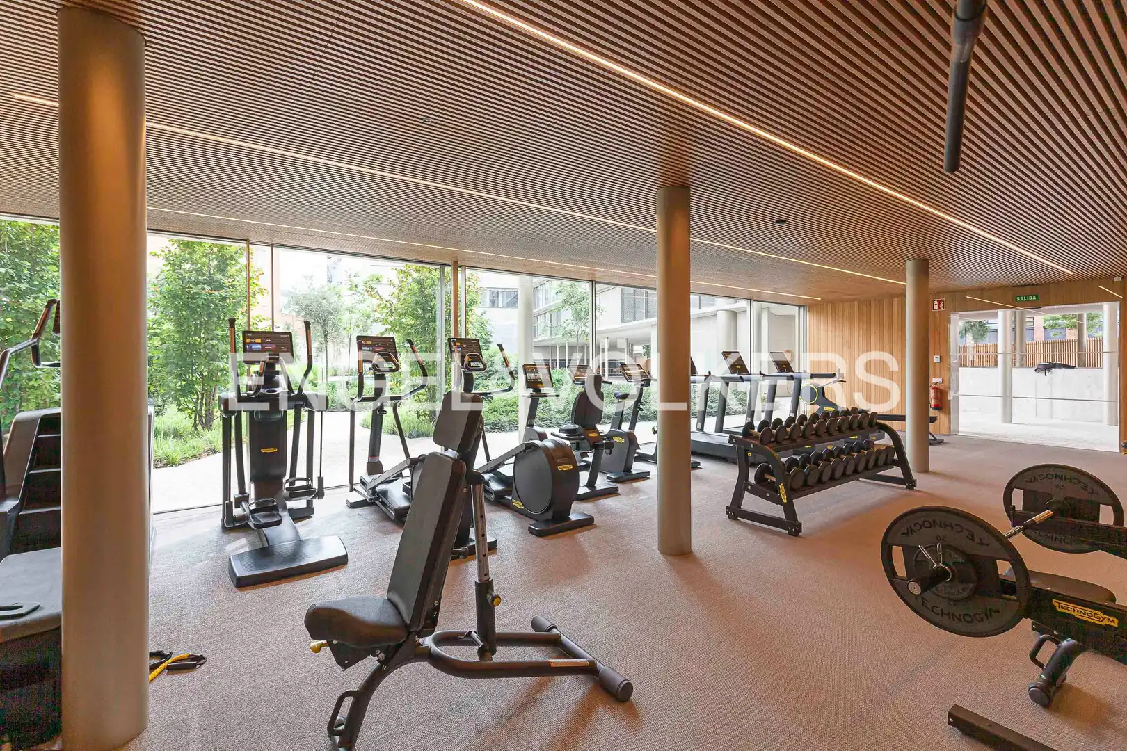 Piscina de Piso en venta en Madrid con Aire acondicionado, Calefacción y Jardín privado