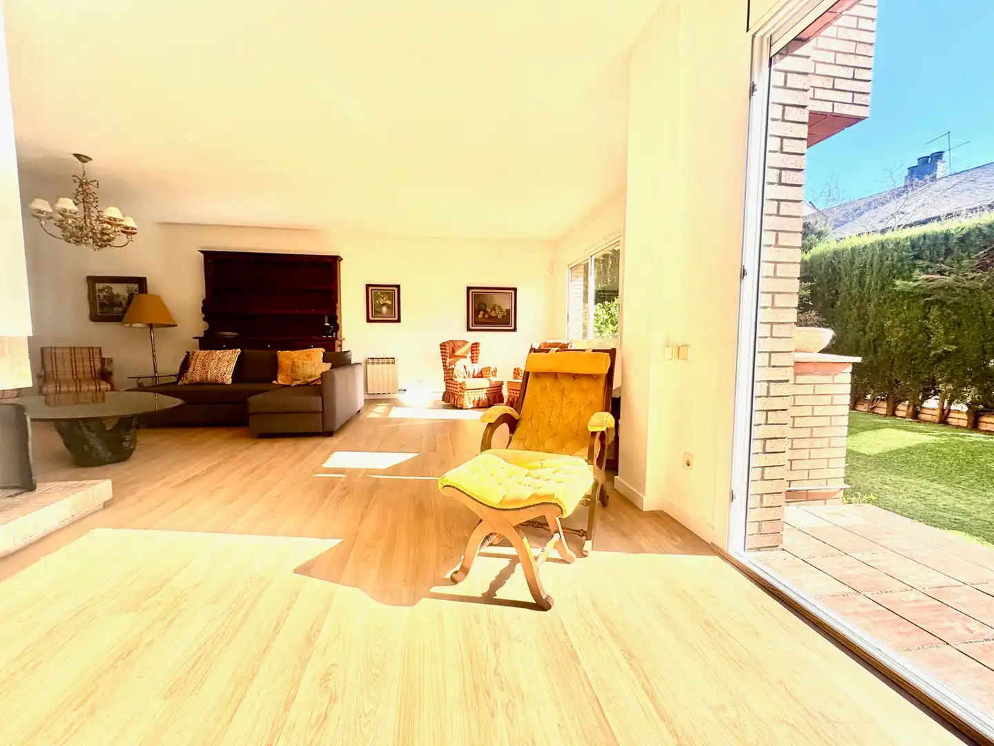 Sala d'estar de Casa adosada en venda en Sant Cugat del Vallès amb Aire condicionat, Calefacció i Jardí privat