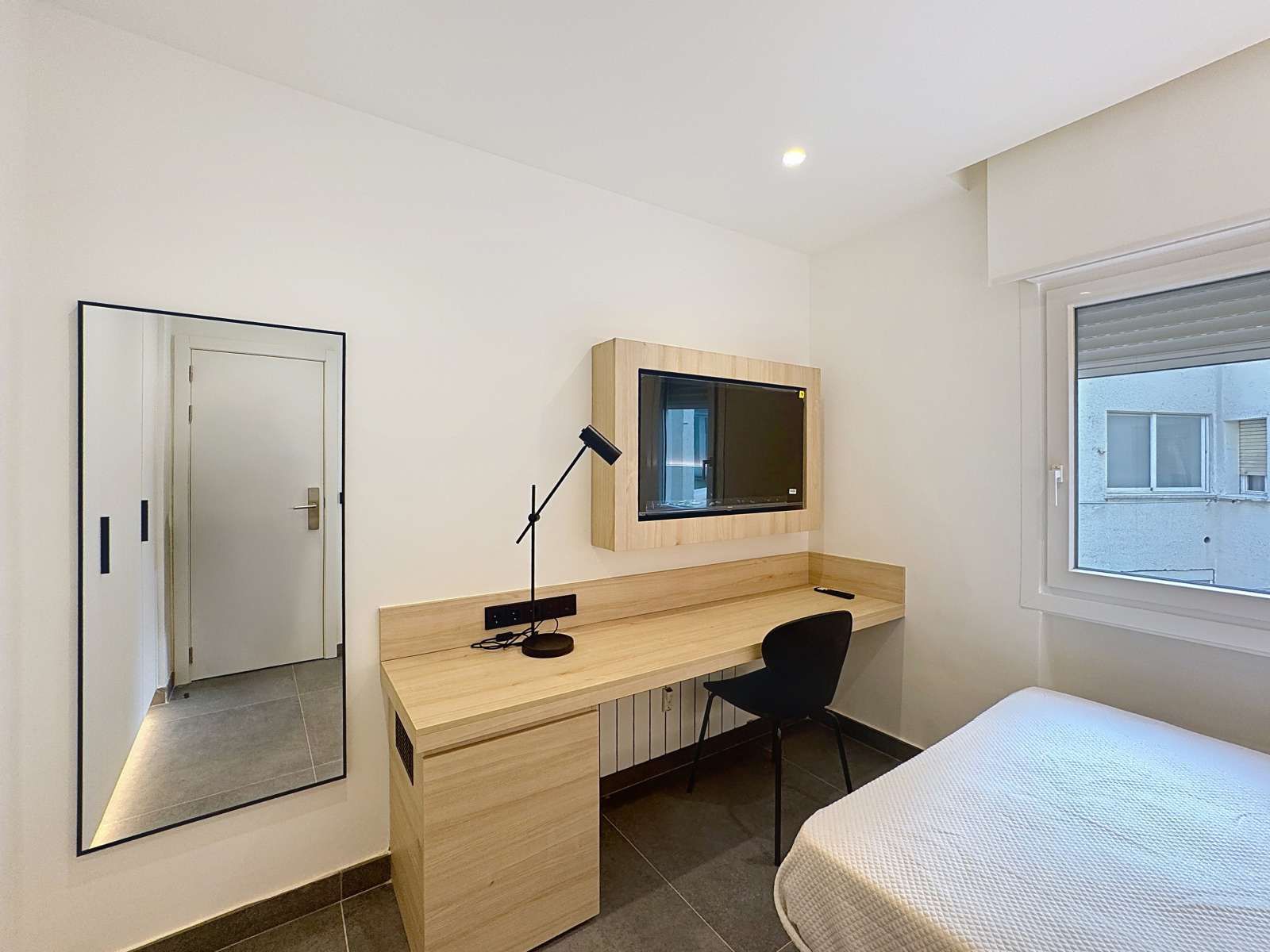 Bedroom of Flat to share in  Madrid Capital  with Air Conditioner and Terrace