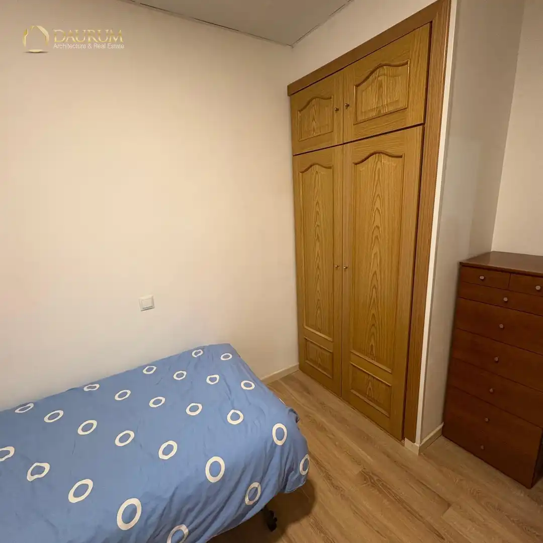 Dormitori de Local en venda en San Fernando de Henares amb Aire condicionat i Moblat
