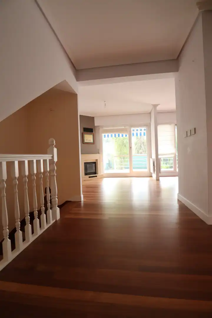 Sala d'estar de Casa adosada de lloguer en Mungia, Bizkaia