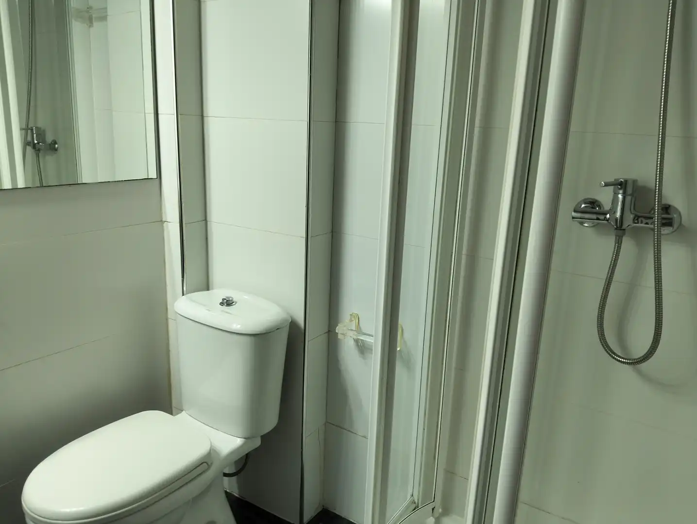 Baño de Apartamento de alquiler en Toledo con Aire acondicionado, Calefacción y Parquet