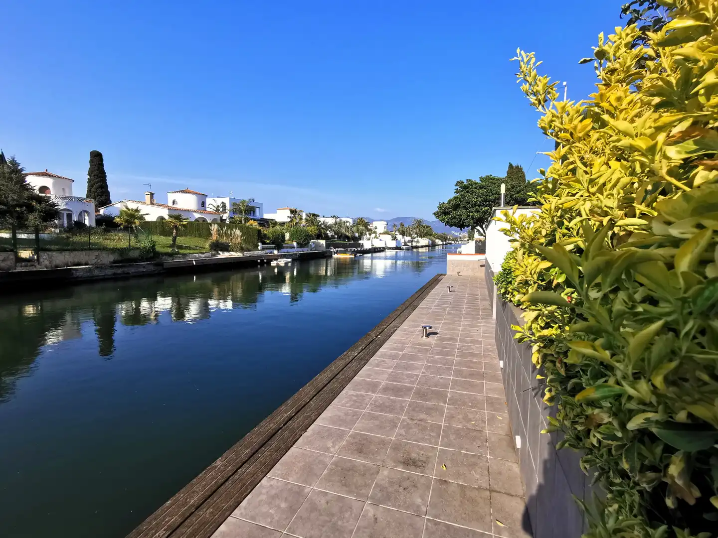 Vista exterior de Casa o chalet en venta en Empuriabrava con Aire acondicionado, Calefacción y Jardín privado