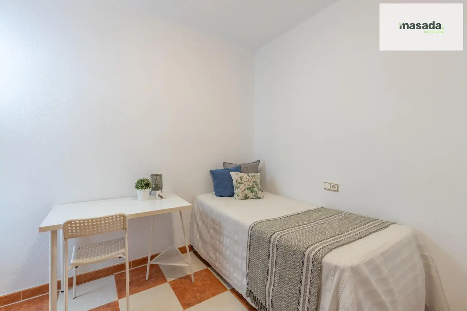 Habitación de Piso en venta en Granada con Terraza y Amueblado