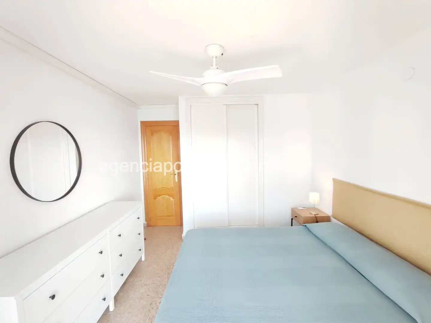 Dormitori de Apartament de lloguer en Benidorm amb Aire condicionat, Calefacció i Terrassa