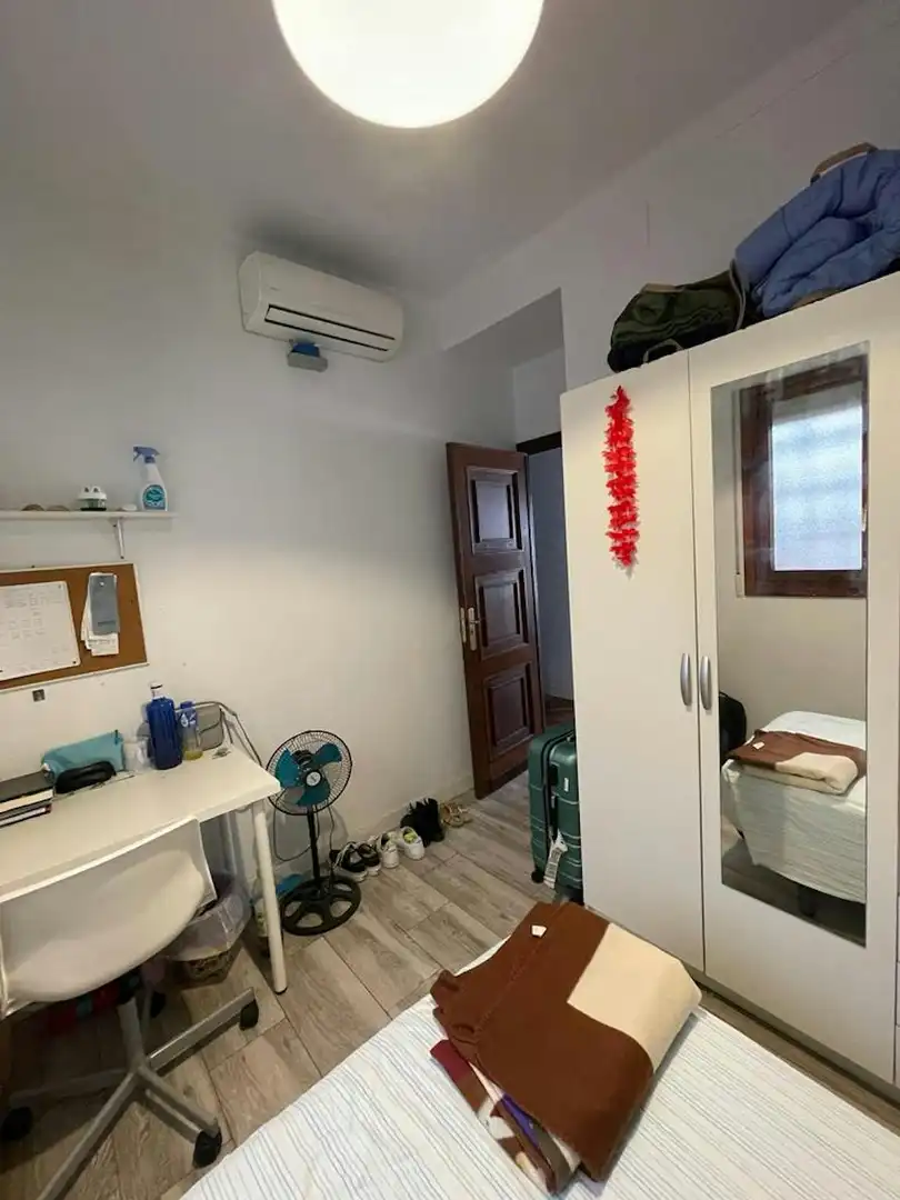 Habitación de Piso para compartir en Sevilla con Aire acondicionado, Amueblado y Lavadora