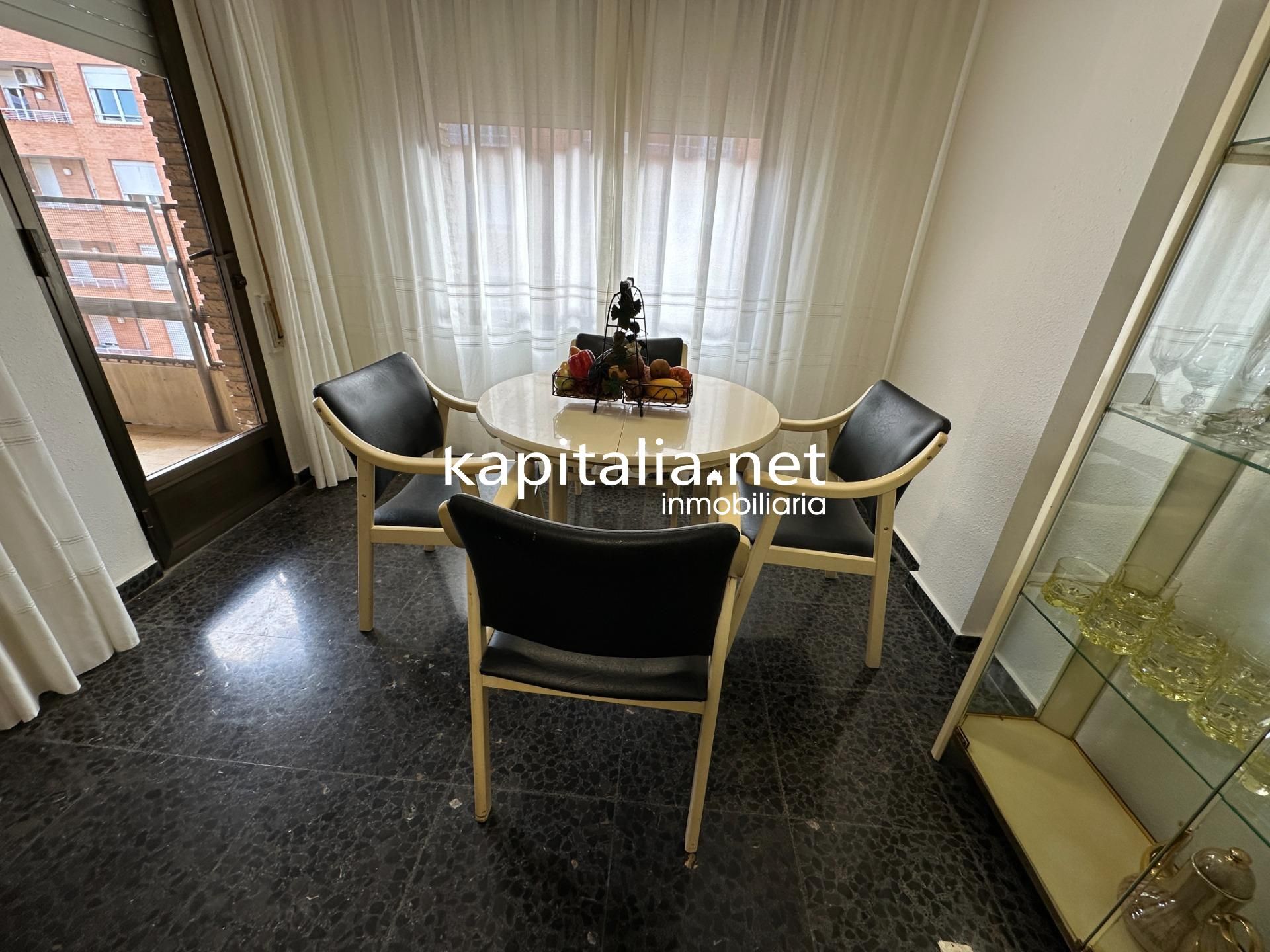 Menjador de Pis en venda en Ontinyent amb Aire condicionat i Balcó