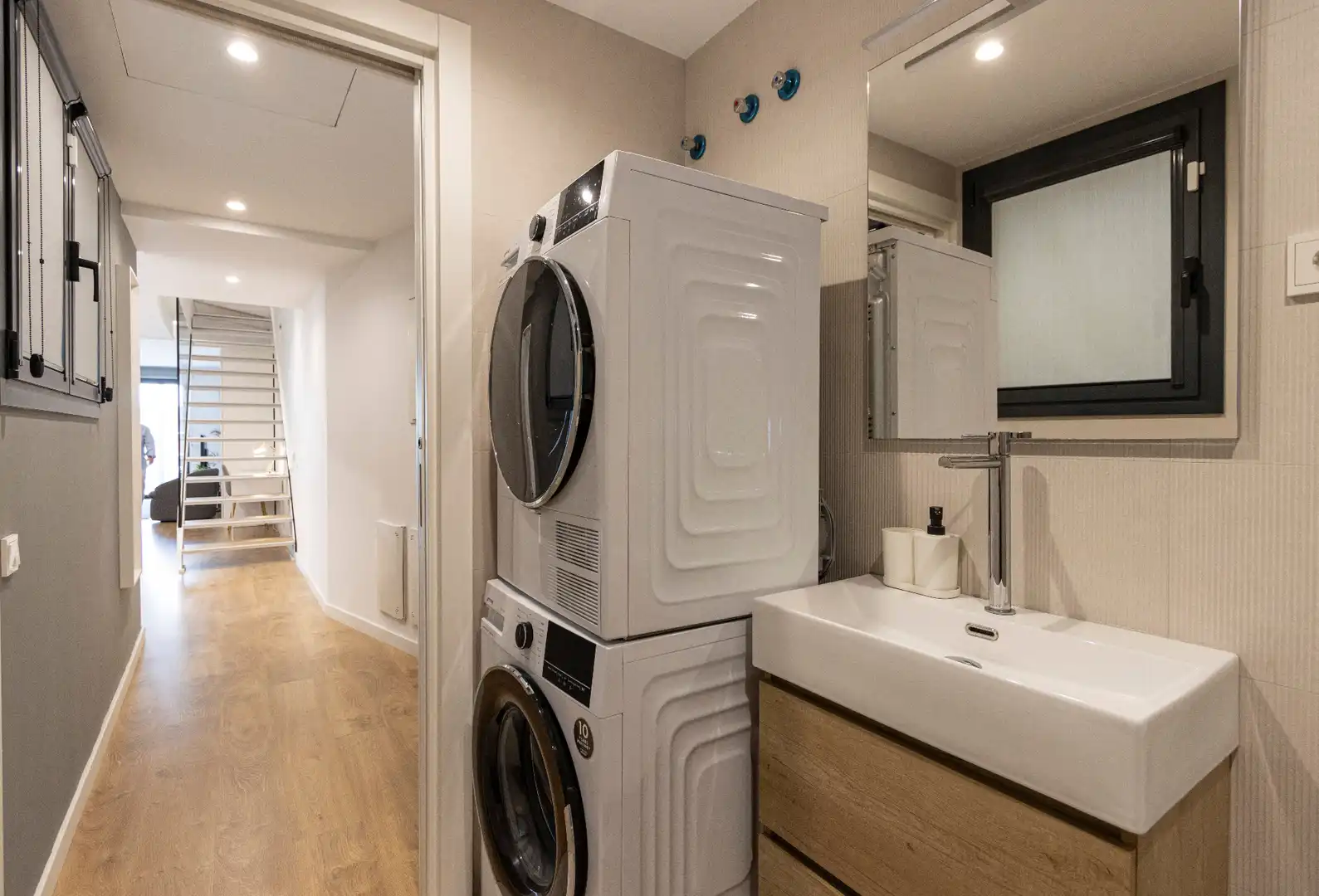 Bathroom of Duplexes for sale in Barcelona  with Air Conditioner, Heating and Parquet flooring
