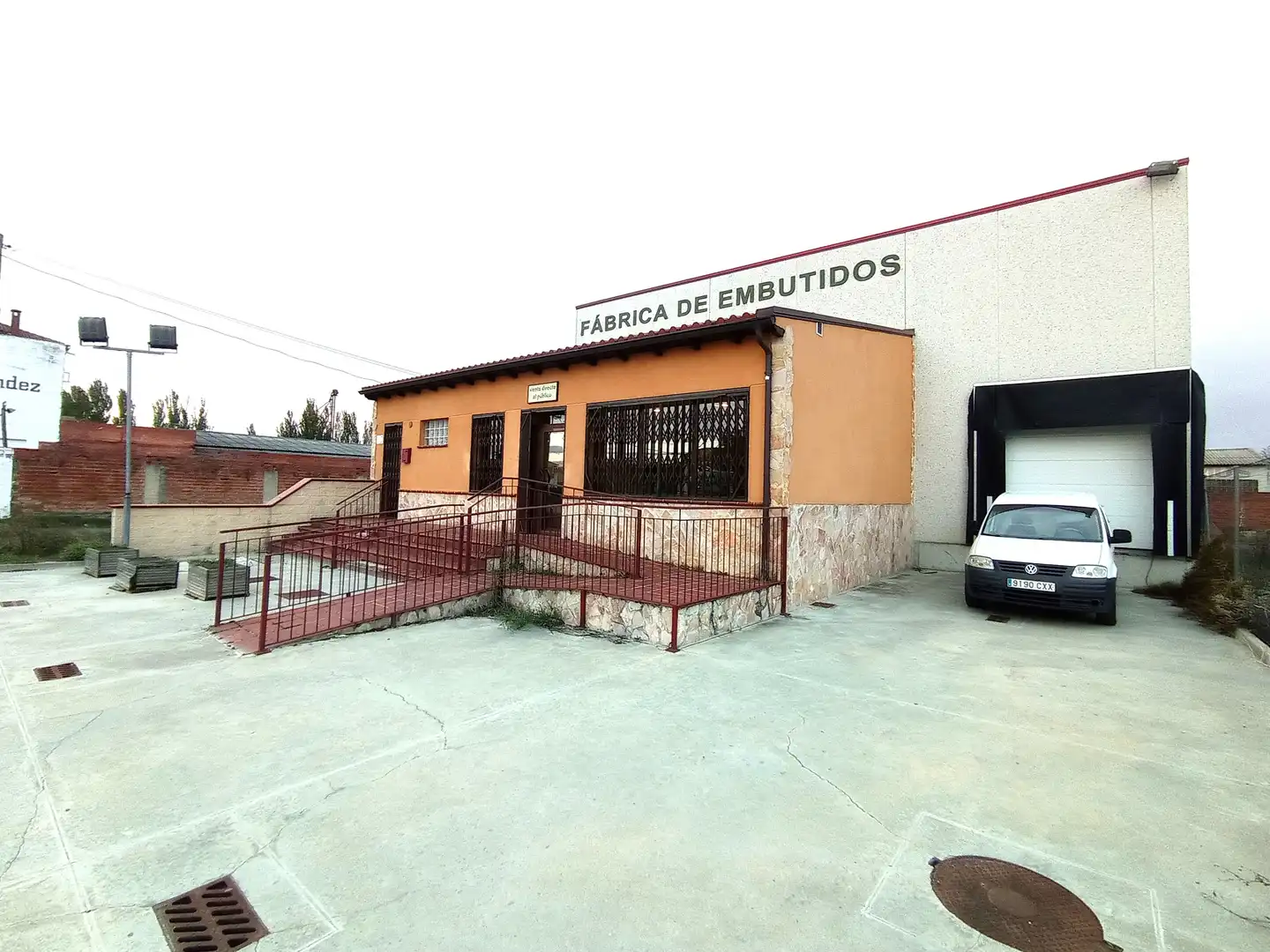 Vista exterior de Nau industrial en venda en Mojados amb Calefacció i Alarma