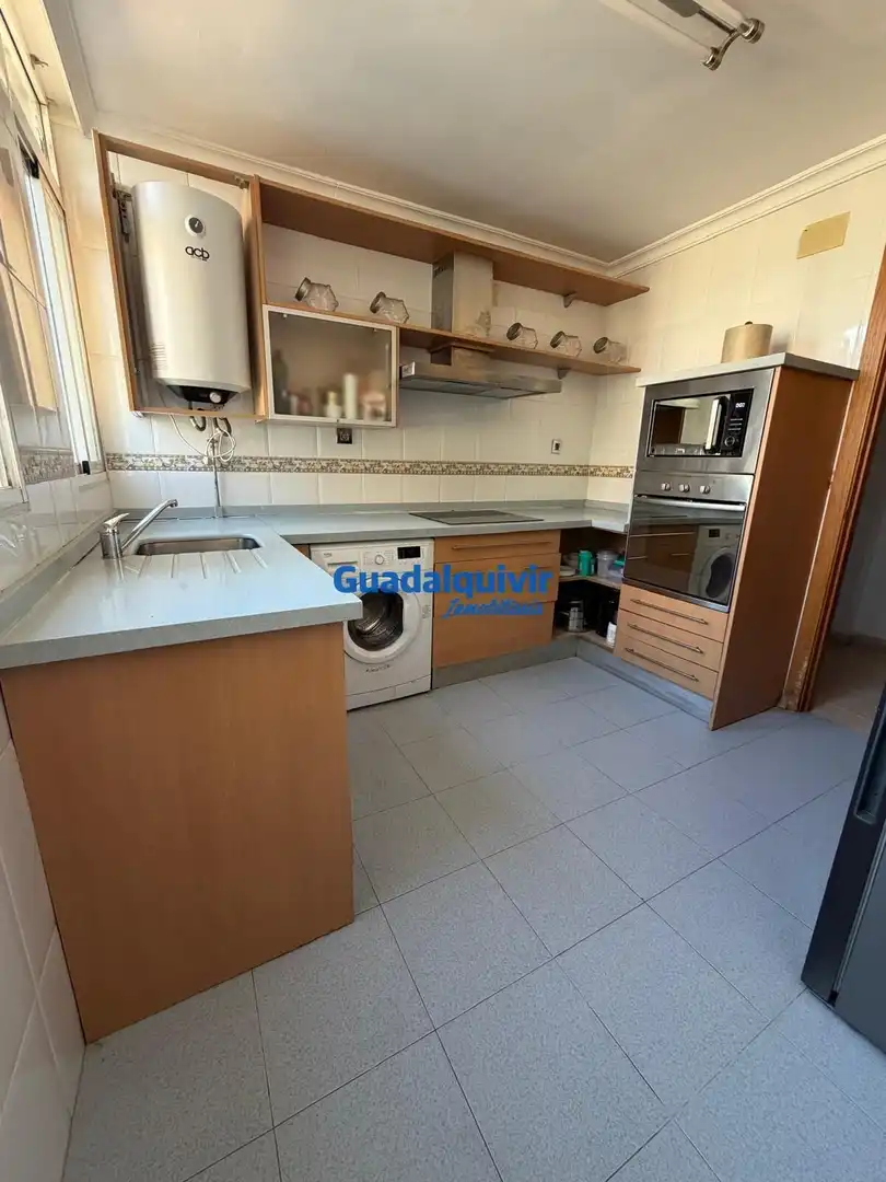 Küche von Wohnung zum Verkauf in Montequinto mit Klimaanlage und Terrasse