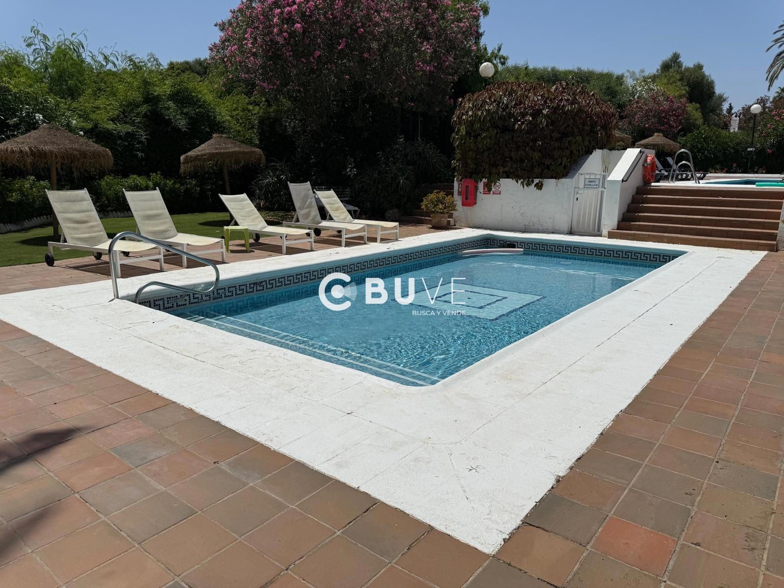 Piscina de Dúplex en venda en Sotogrande amb Aire condicionat, Calefacció i Terrassa