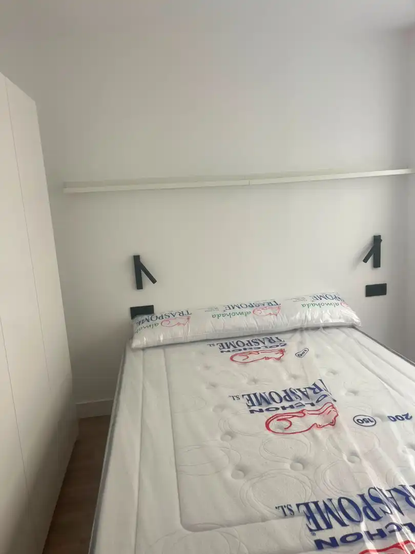 Dormitori de Pis de lloguer en Ferrol amb Calefacció, Moblat i Forn