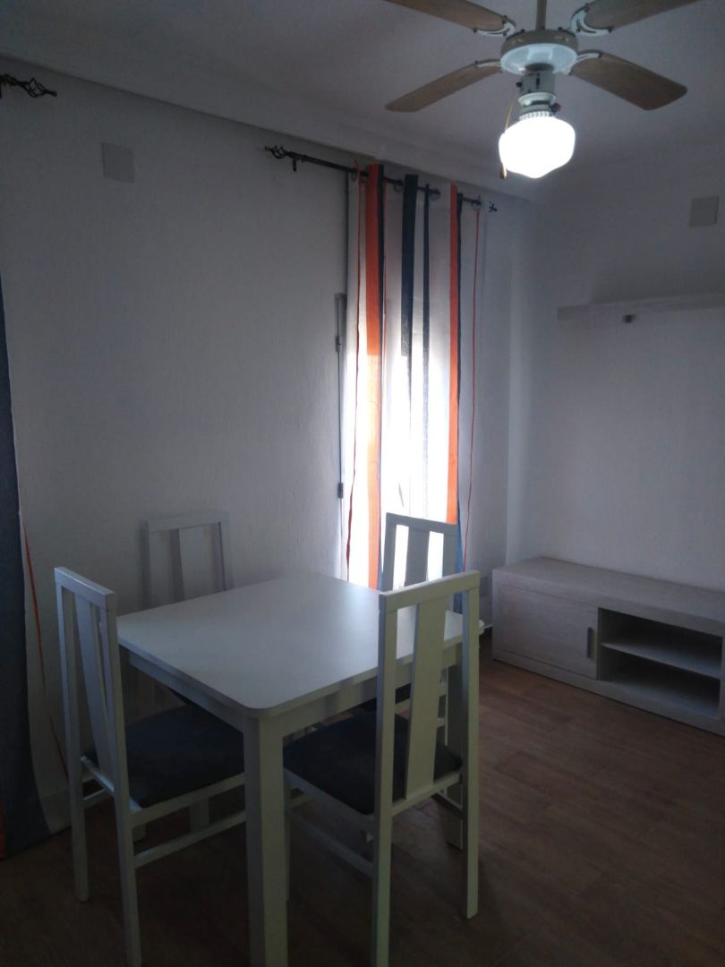 Dormitori de Pis de lloguer en  Huelva Capital amb Moblat, Forn i Rentadora