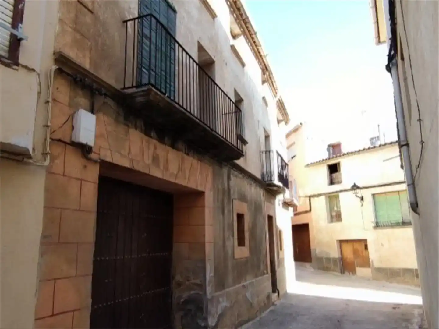 Vista exterior de Casa adosada en venda en Valjunquera amb Balcó