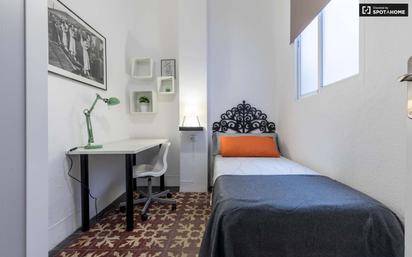 Bedroom of Flat to share in  Valencia Capital  with Air Conditioner and Terrace