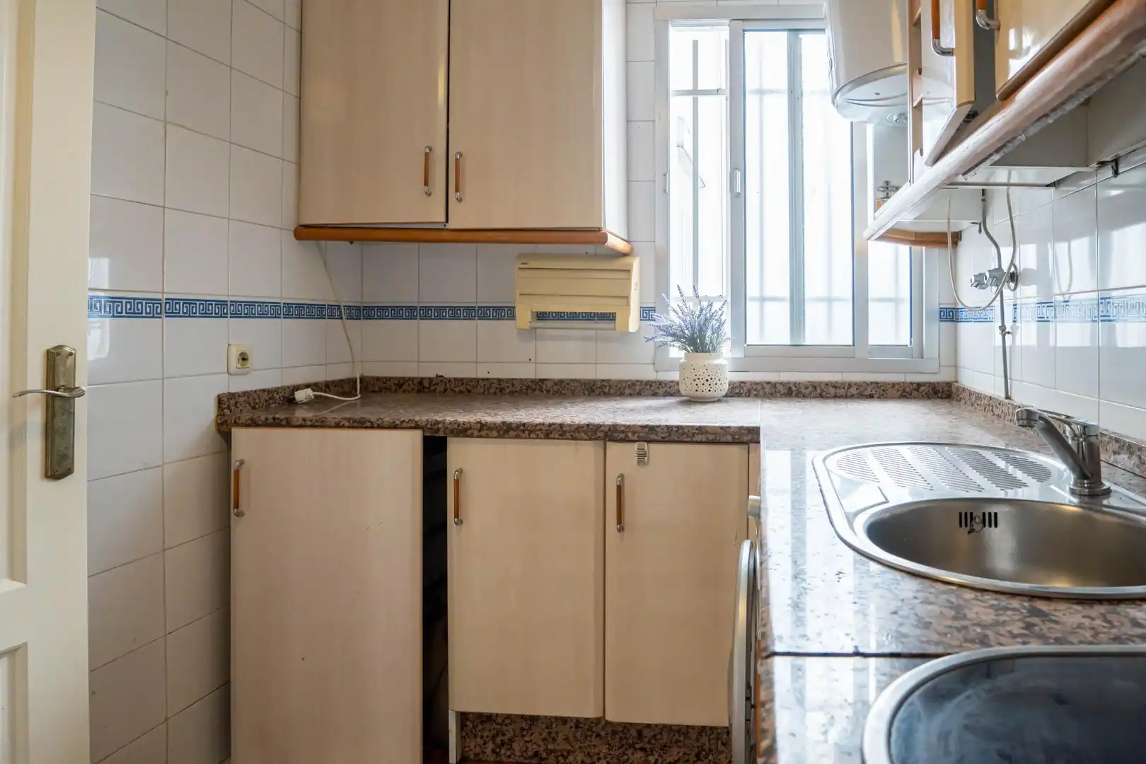Cuina de Pis en venda en Cantillana amb Calefacció, Terrassa i Moblat