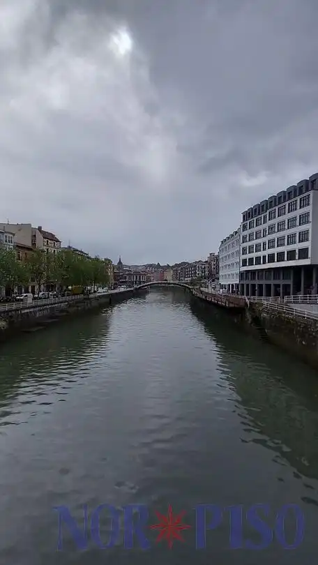 Außenansicht von Wohnung zum Verkauf in Bilbao  mit Heizung und Balkon