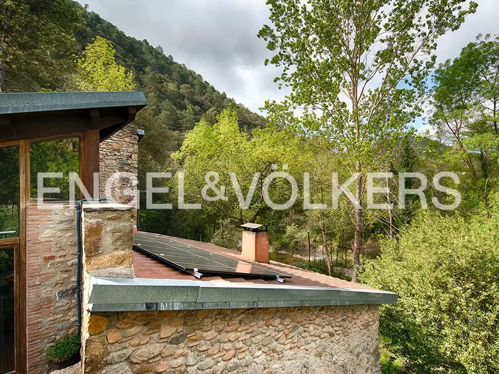 Vista exterior de Finca rústica en venda en Sant Llorenç de la Muga amb Calefacció i Traster