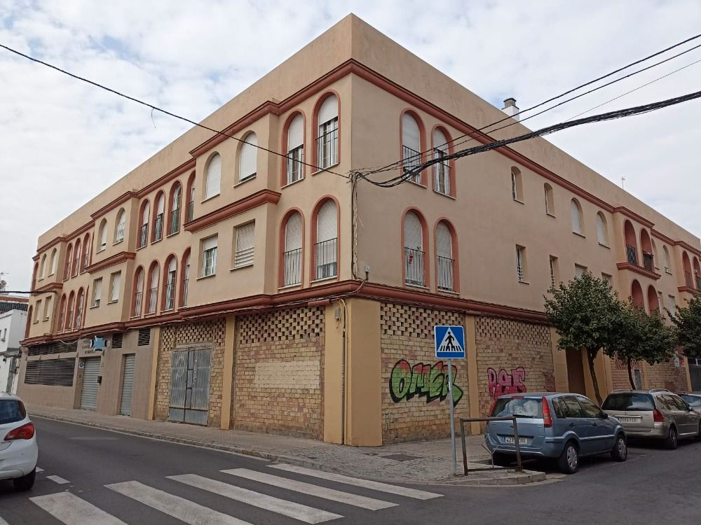 Exterior view of Garage for sale in  Sevilla Capital