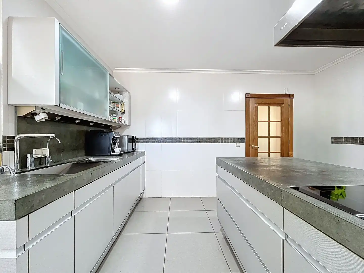 Cocina de Casa o chalet en venta en La Nucia con Jardín privado, Terraza y Piscina