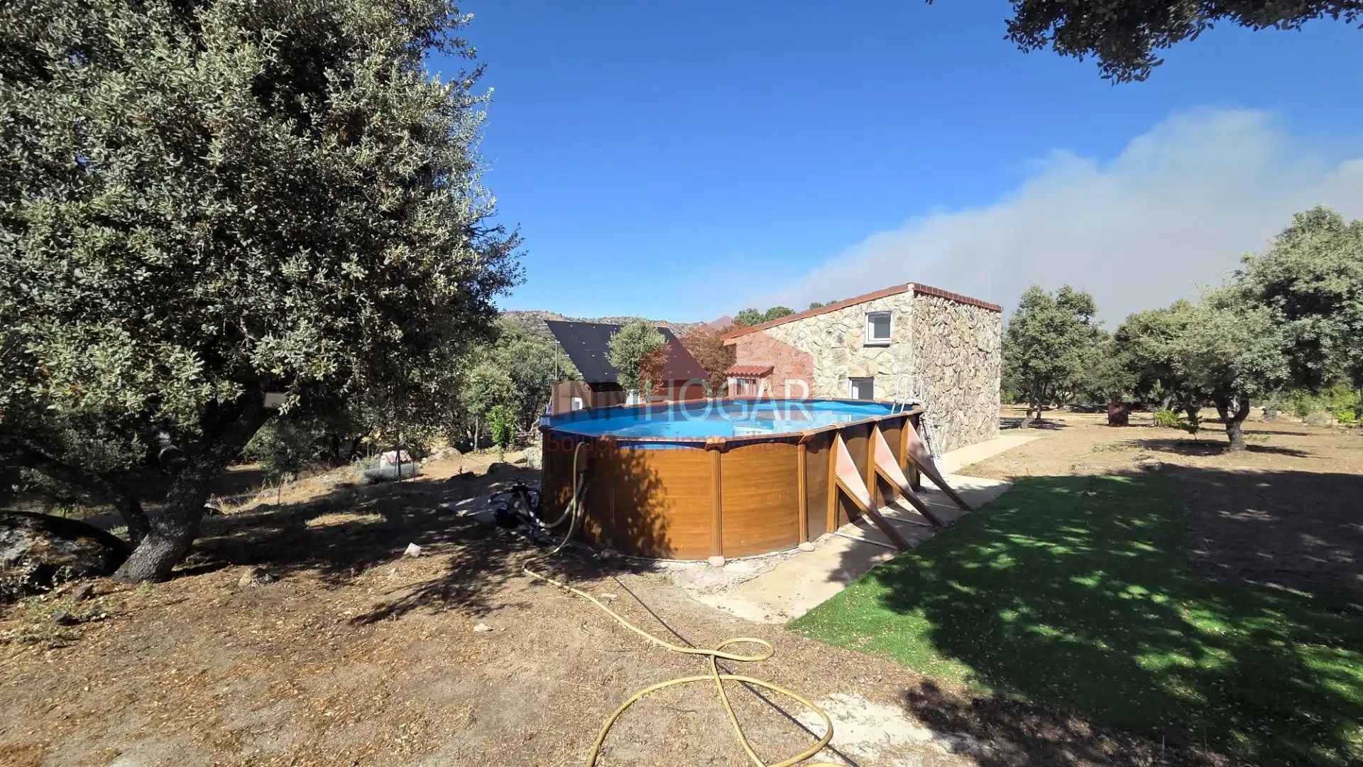 Piscina de Finca rústica en venda en Burgohondo amb Jardí privat, Piscina i Moblat