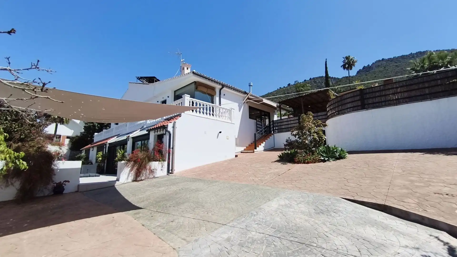 Vista exterior de Casa o xalet en venda en Alhaurín de la Torre amb Aire condicionat, Calefacció i Traster
