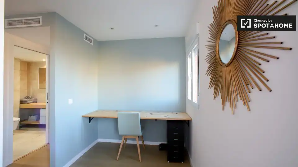 Flat for rent in Valencia  with Air Conditioner, Heating and Furnished