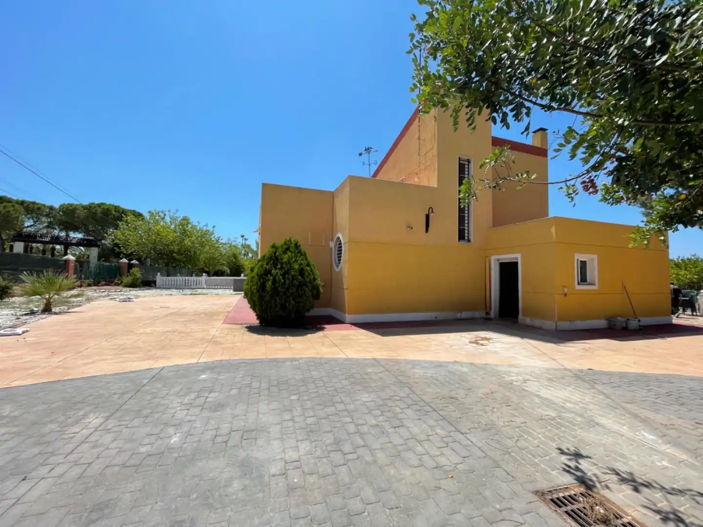 Vista exterior de Casa o xalet en venda en Elche / Elx amb Aire condicionat, Jardí privat i Terrassa