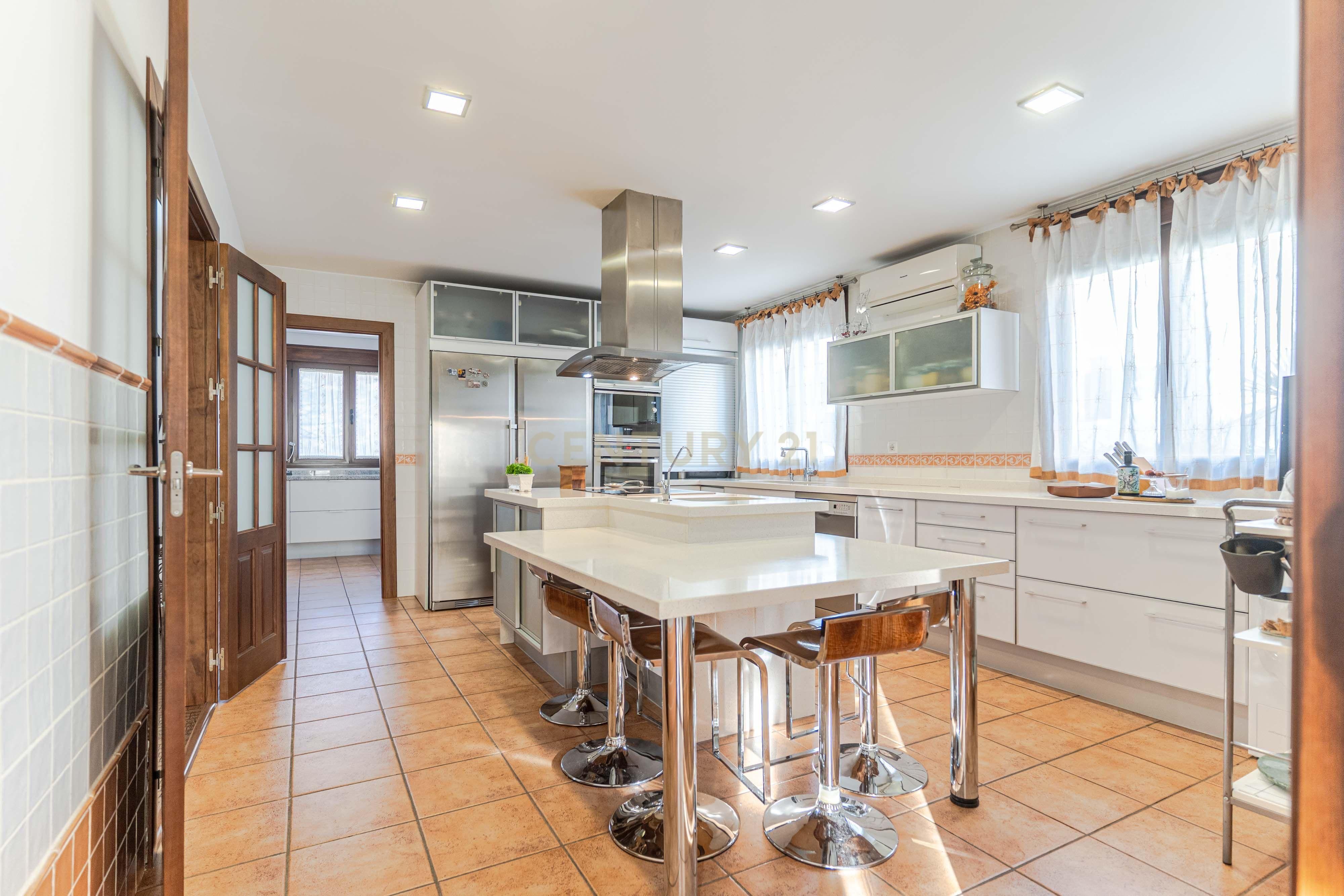 Kitchen of House or chalet for sale in La Zubia  with Air Conditioner, Storage room and Swimming Pool