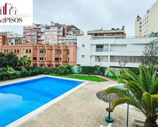 Swimming pool of Flat to rent in  Barcelona Capital  with Air Conditioner, Heating and Terrace