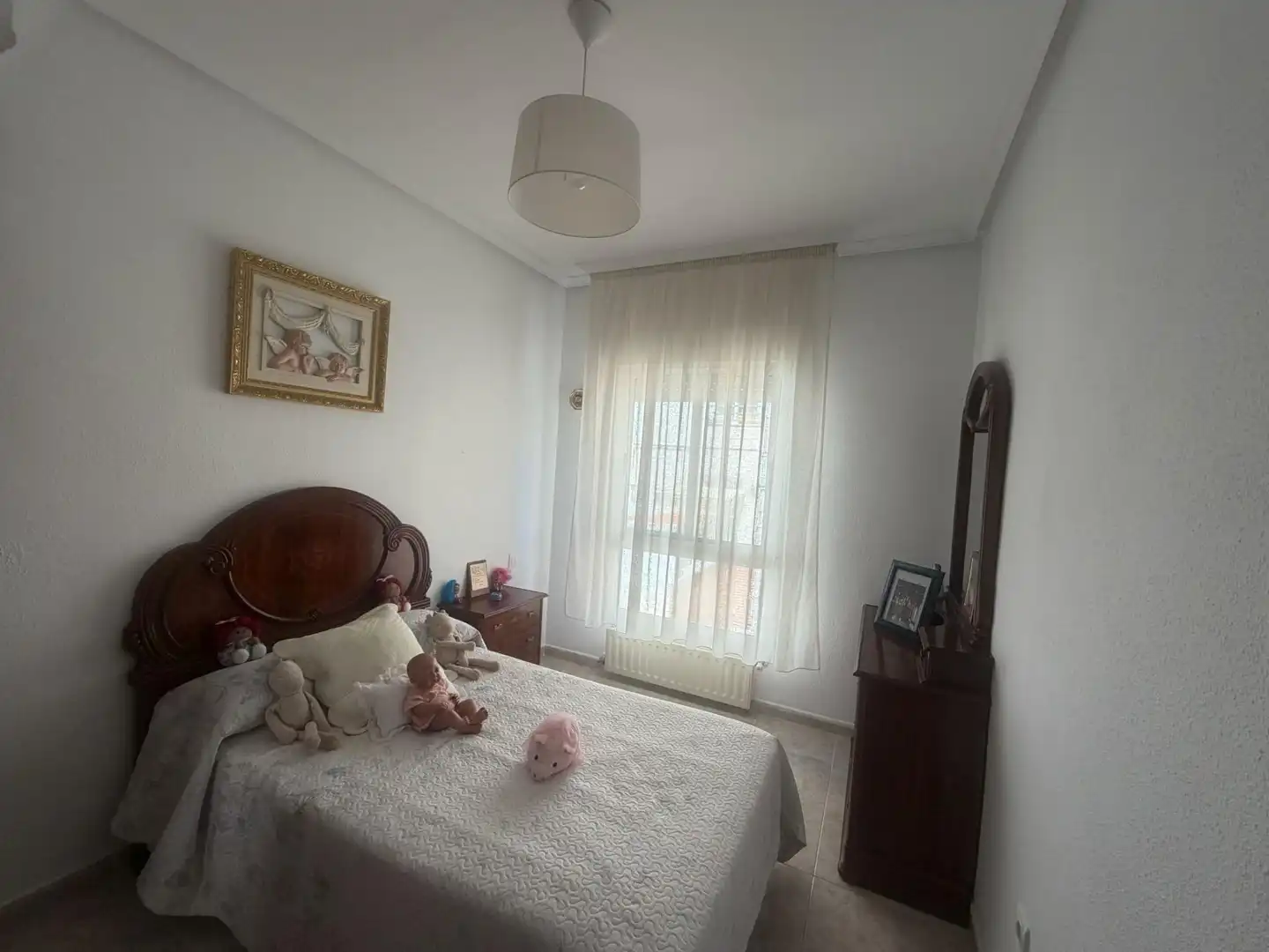 Habitación de Casa adosada en venta en Cáceres con Terraza, Trastero y Amueblado