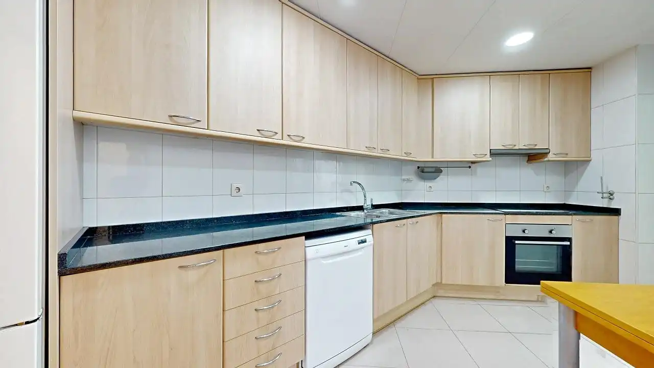 Cuina de Pis en venda en Barcelona amb Aire condicionat, Calefacció i Parquet