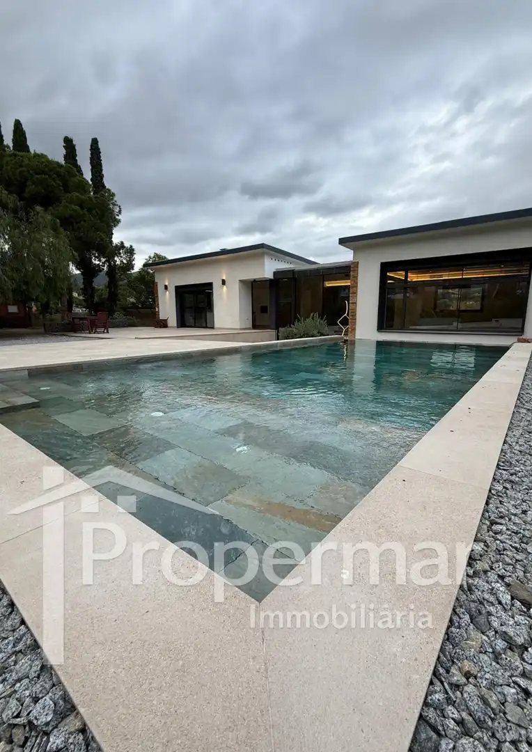 Casa amb piscina en venda a Tiana