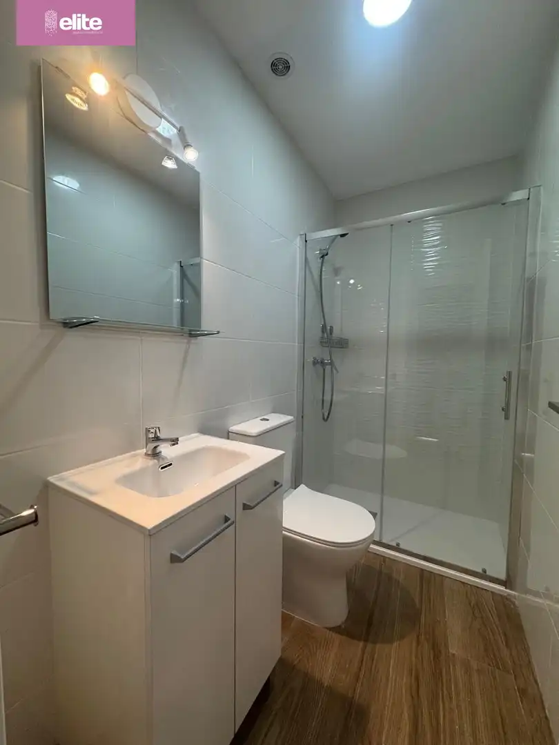 Badezimmer von Wohnung zur Miete in Jerez de la Frontera mit Klimaanlage