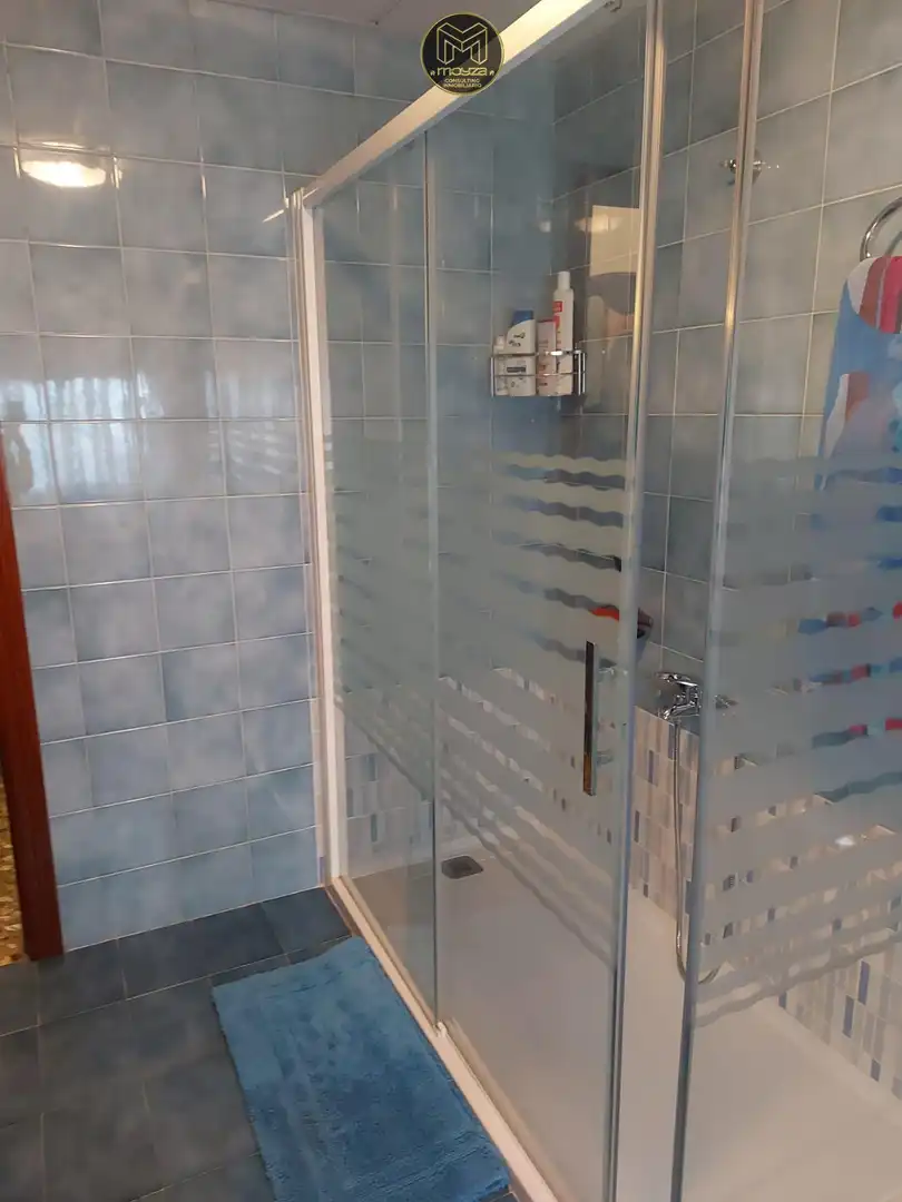 Baño de Piso en venta en La Guardia de Jaén con Aire acondicionado, Calefacción y Terraza
