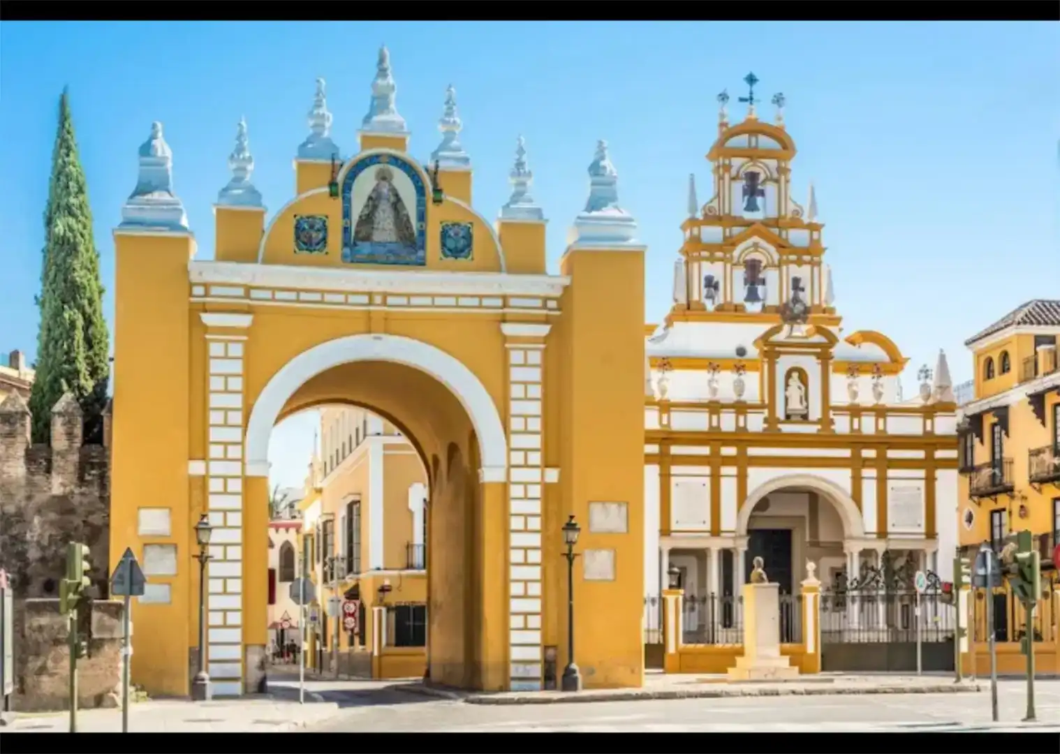Außenansicht von Erdgeschoss zur Miete in Sevilla mit Parkett, Abstellraum und Schwimmbad