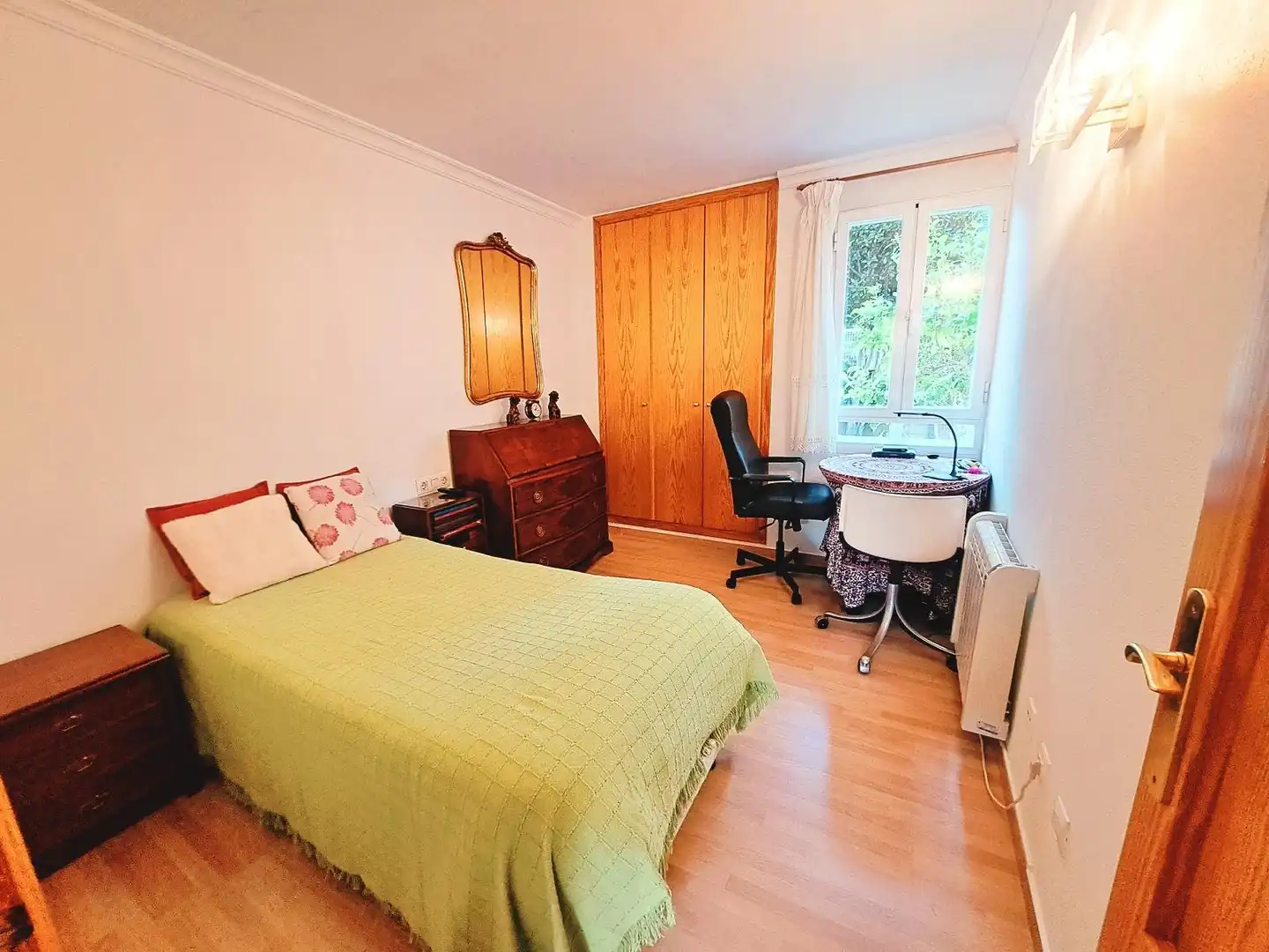 Schlafzimmer von Erdgeschoss zum Verkauf in Calvià mit Privatgarten, Parkett und Terrasse