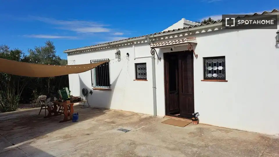 Vista exterior de Apartamento para compartir en Villanueva del Trabuco con Aire acondicionado, Terraza y Amueblado