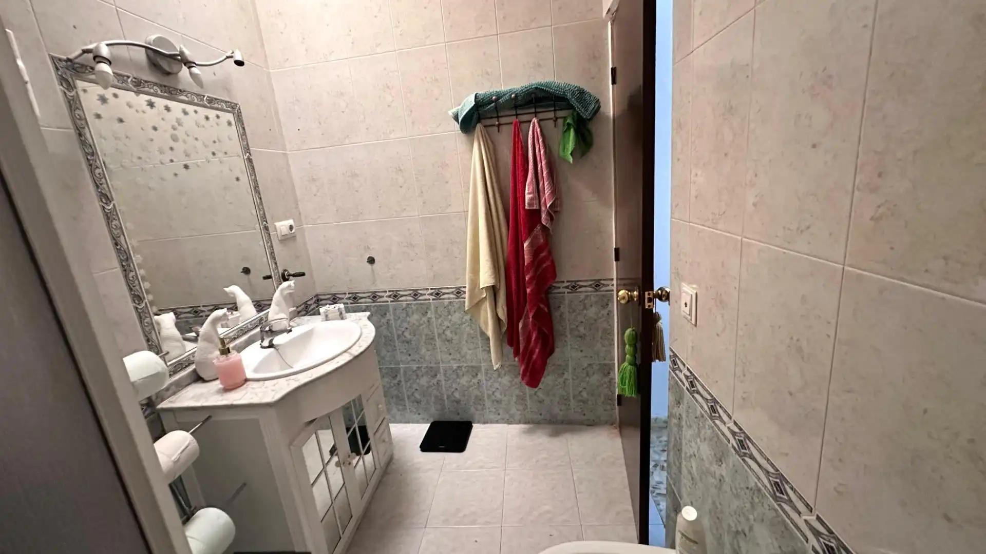 Bathroom of Houses for sale in Bormujos  with Air Conditioner, Terrace and Storage room