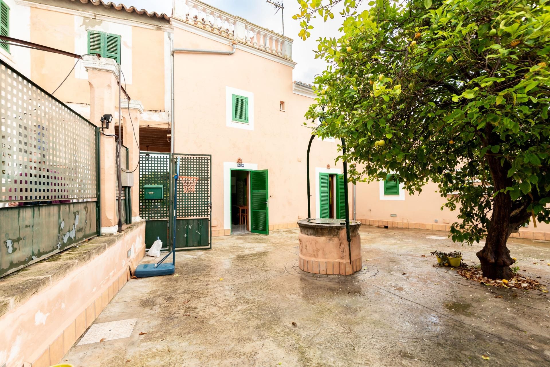 Vista exterior de Casa o xalet en venda en  Palma de Mallorca amb Aire condicionat, Jardí privat i Terrassa
