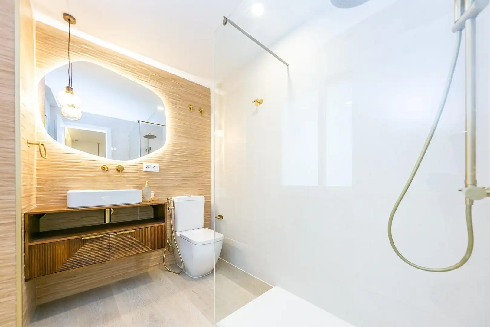 Bathroom of Apartments for sale in Fuengirola  with Air Conditioner, Heating and Terrace