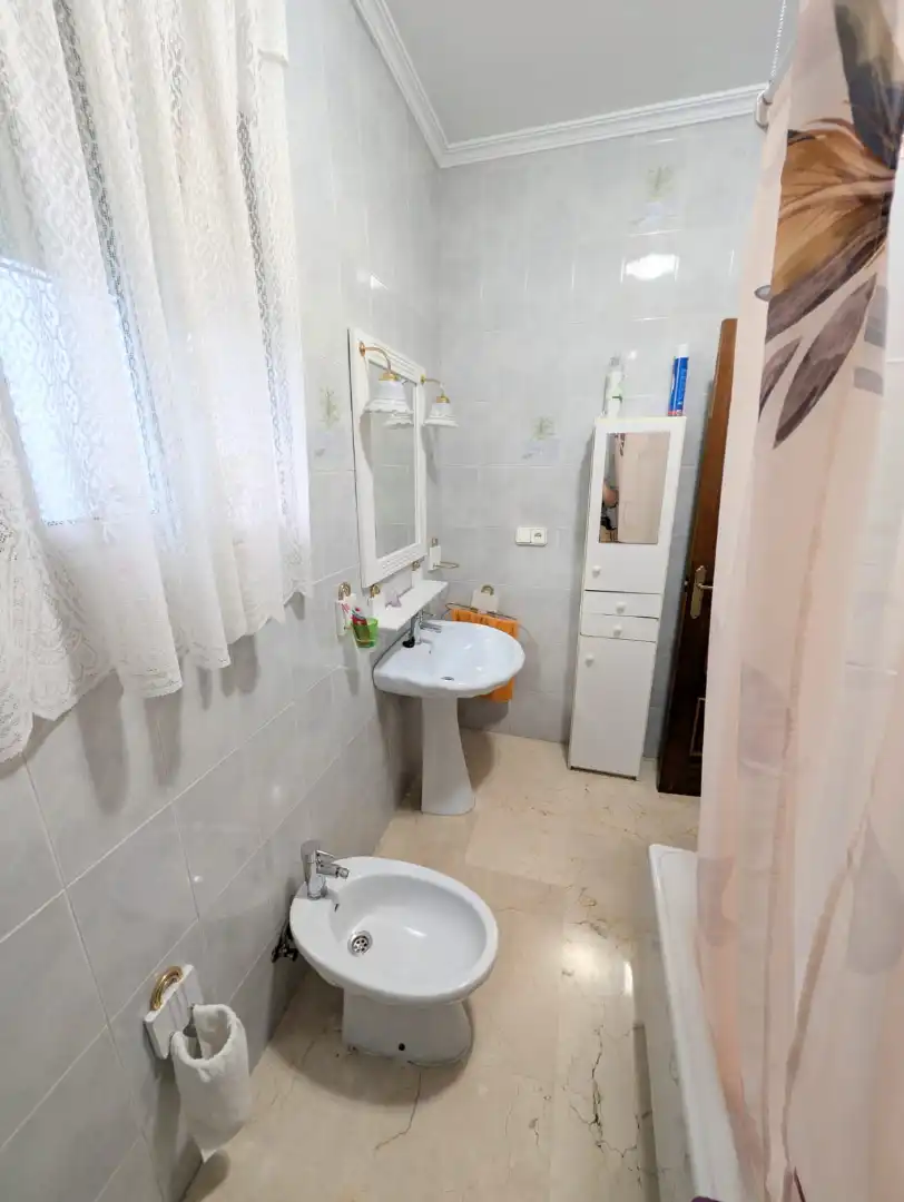 Bany de Casa o xalet en venda en Sevilla amb Terrassa i Traster