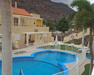 Piscina de Apartament de lloguer en Mogán amb Terrassa i Piscina comunitària